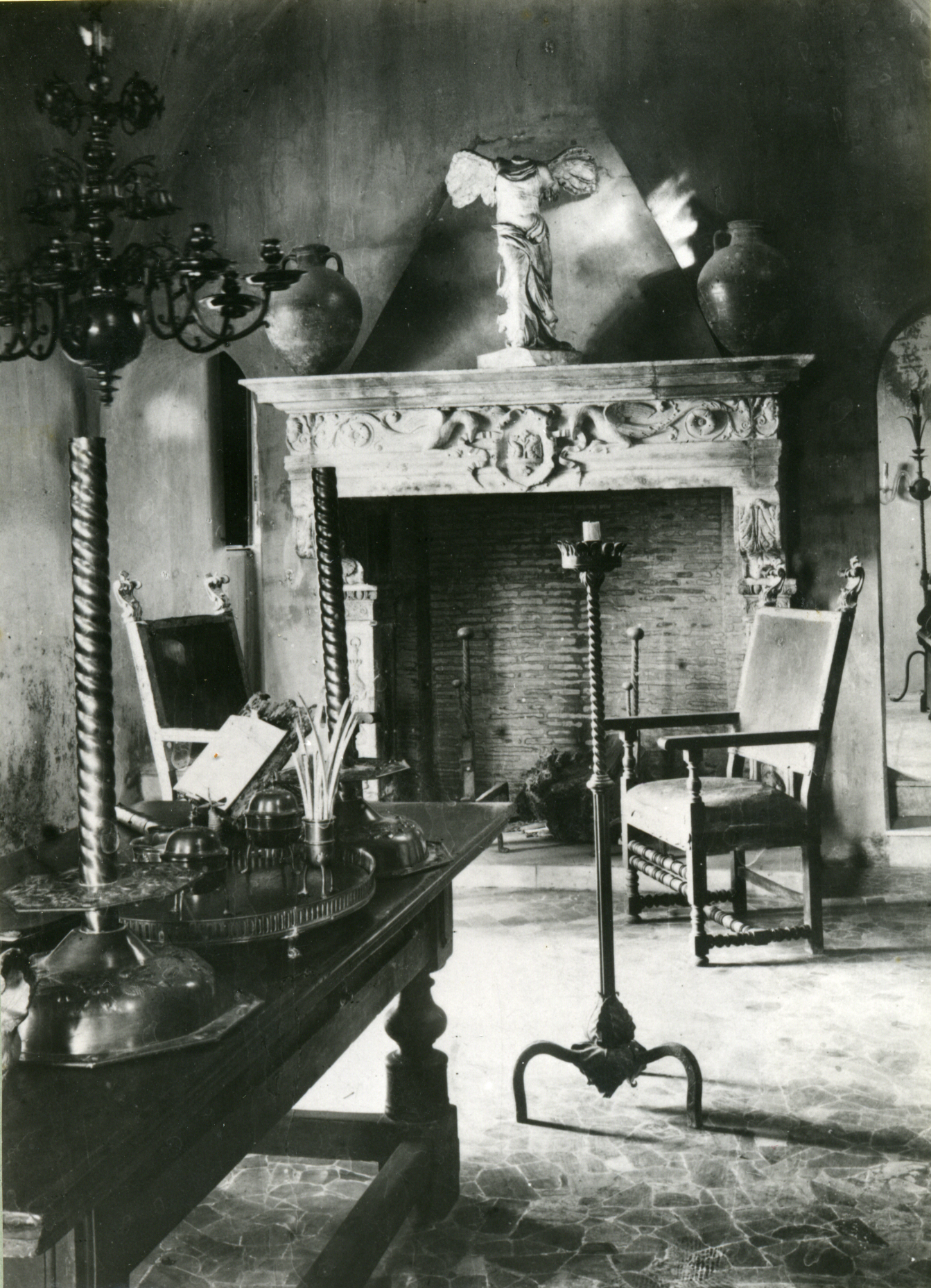 The inside of the chapel. Munthe used it as a library and a music room